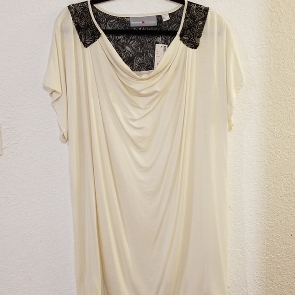 Avenue Tops - NWT Avenue tunic top